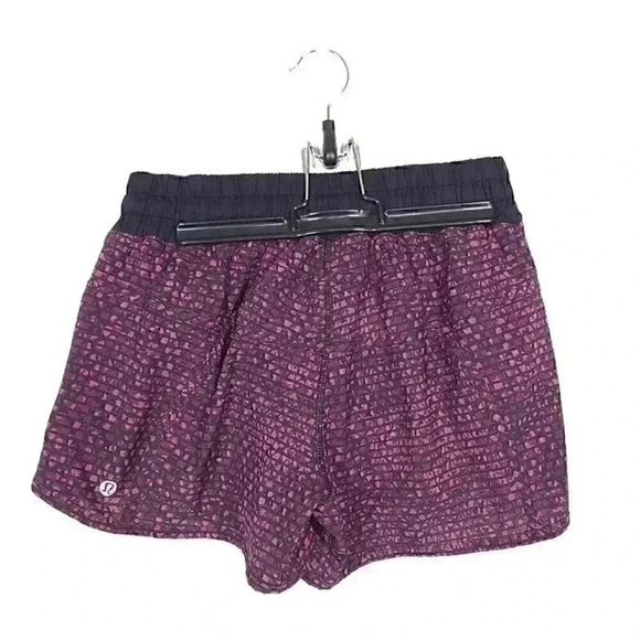 Lululemon Tracker Shorts Black Burgundy 6 Elastic Waist 3.5" Inseam Pocket Lined - Picture 2 of 3